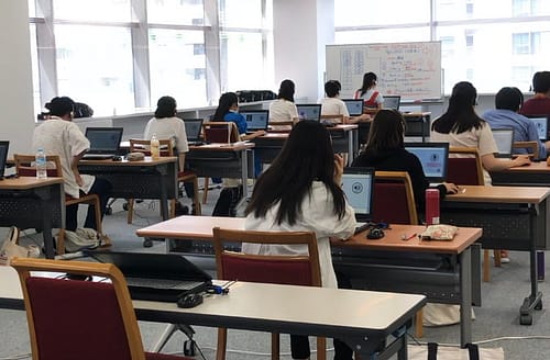 Aptis Osaka Grobal Juku JTB UKPLUS 試験の様子