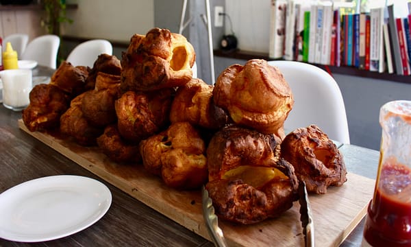 ヨークシャプディング　サンデーローストイギリス食べ物